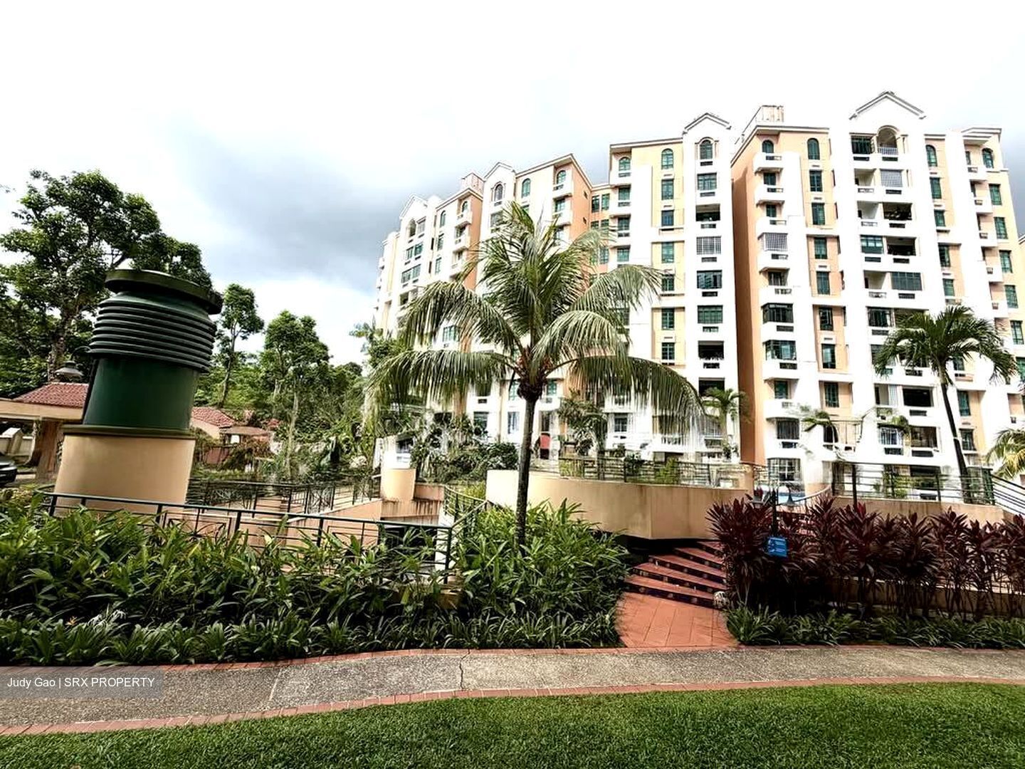 Hillview Heights (D23), Condominium #556063401